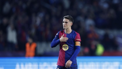 跟队记者：加维将继续接受保守治疗，一周后评估是否需要手术